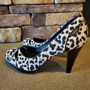 White House Black Market Pumps 7.5